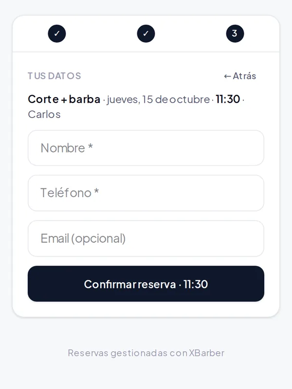 Página de reservas: el cliente deja su nombre y su teléfono, el correo es opcional, y confirma.